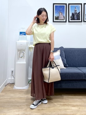 「Dessin（デッサン）の【UVカット/接触冷感】美光沢カットソー（Tシャツ/カットソー、イエロー系）」を使った、吉村佳菜子さんの夏コーディネート
