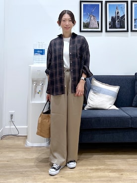 「Dessin（デッサン）のワッシャーサテン イージーパンツ（その他パンツ、ベージュ系）」を使った、canaさん（レディース・160cm）の夏コーディネート