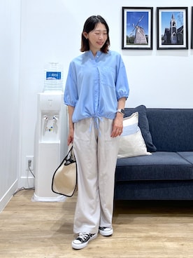 「Dessin（デッサン）の【高通気/セットアップ可】ハーフスリーブドロストシャツブラウス（シャツ/ブラウス、ブルー系）」を使った、吉村佳菜子さんの夏コーディネート
