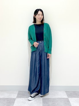 「Dessin（デッサン）の【UVカット/接触冷感】美光沢カットソー（Tシャツ/カットソー、ブラック系）」を使った、吉村佳菜子さんの夏コーディネート