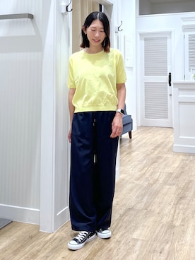 「Dessin（デッサン）の【9色展開/接触冷感/UVカット】ドライタッチサマーニットT（ニット/セーター、イエロー系）」を使った、吉村佳菜子さんの夏コーディネート