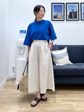 「Dessin（デッサン）の【新色追加/体型カバー】美光沢カットソーボクシーシルエット（Tシャツ/カットソー、ブルー系）」を使った、吉村佳菜子さんの夏コーディネート
