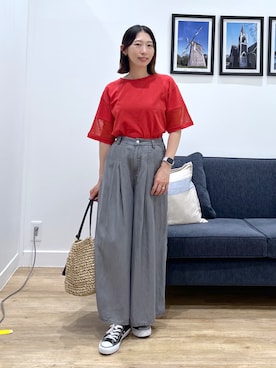 「Dessin（デッサン）の【接触冷感】メッシュレーススリーブプルオーバー（Tシャツ/カットソー、レッド系）」を使った、吉村佳菜子さんの夏コーディネート