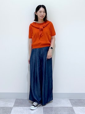 「Dessin（デッサン）の【9色展開/接触冷感/UVカット】ドライタッチサマーニットT（ニット/セーター、オレンジ系）」を使った、吉村佳菜子さんの夏コーディネート