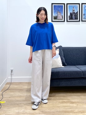「Dessin（デッサン）の【新色追加/体型カバー】美光沢カットソーボクシーシルエット（Tシャツ/カットソー、ブルー系）」を使った、吉村佳菜子さんの夏コーディネート