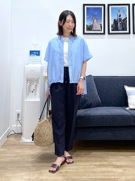 「Dessin（デッサン）の【高通気/セットアップ可】ドロストシャツ（シャツ/ブラウス、ブルー系）」を使った、吉村佳菜子さんの夏コーディネート