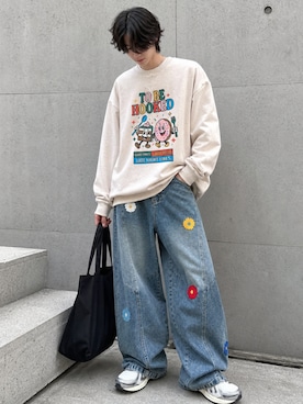 「HOOK（フック）のコクーン フラワーモチーフ デニムパンツ（デニムパンツ、ブルー系）」を使った、HOOK officialさん（メンズ・170cm）の夏コーディネート