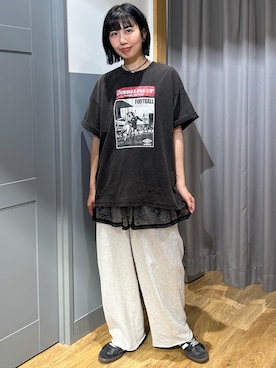 「Right-on（ライトオン）のレース切替ノースリーブTシャツ（Tシャツ/カットソー、ブラック系）」を使った、阿部みかさんの夏コーディネート