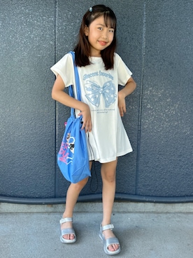 「Right-on（ライトオン）のVIVIAN BLUE(ヴィヴィアンブルー)接触冷感チュニックＴシャツ（Tシャツ/カットソー、ホワイト系）」を使った、阿部みかさんの夏コーディネート