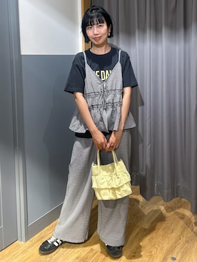 「HONEYSUCKLE ROSE（ハニーサックルローズ）のプリントTシャツ（Tシャツ/カットソー、グレー系）」を使った、阿部みかさんの夏コーディネート
