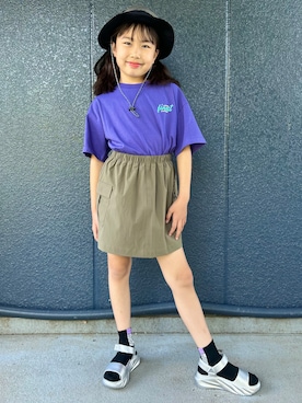 「Right-on（ライトオン）のRefurbish(リファービッシュ)接触冷感プリントＴシャツ（Tシャツ/カットソー、パープル系）」を使った、阿部みかさんの春コーディネート
