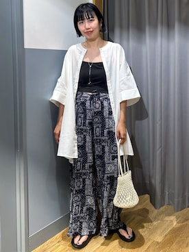 「HONEYSUCKLE ROSE（ハニーサックルローズ）のビッグチュニックシャツ（シャツ/ブラウス、ホワイト系）」を使った、阿部みかさんの夏コーディネート