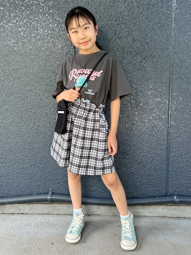 「Right-on（ライトオン）のVIVIAN BLUE(ヴィヴィアンブルー)スイーツプリントＴシャツ（Tシャツ/カットソー、グレー系）」を使った、阿部みかさんの夏コーディネート