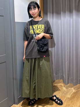 「Right-on（ライトオン）の【トムとジェリー】プリントTシャツ（Tシャツ/カットソー、グレー系）」を使った、阿部みかさんの夏コーディネート