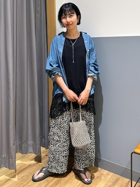 「Right-on（ライトオン）のレース切替ノースリーブTシャツ（Tシャツ/カットソー、ブラック系）」を使った、阿部みかさんの夏コーディネート