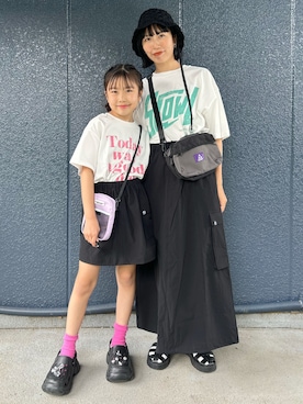 「Right-on（ライトオン）のHONEYSUCKLE ROSE(ハニーサックルローズ)アシッド加工ロゴプリントTシャツ（Tシャツ/カットソー、ホワイト系）」を使った、阿部みかさんの春コーディネート
