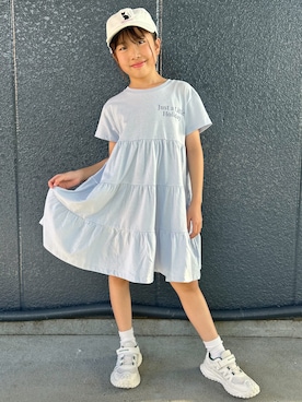 「VIVIAN BLUE（ビビアンブルー）のティアードワンピース（ルームワンピース、ブルー系）」を使った、阿部みかさんの夏コーディネート