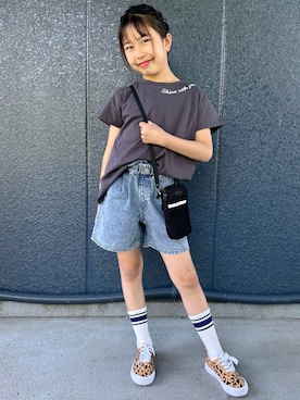 「Right-on（ライトオン）のVIVIAN BLUE(ヴィヴィアンブルー)ネックプリントバックタックTシャツ（Tシャツ/カットソー、グレー系）」を使った、阿部みかさんの春コーディネート
