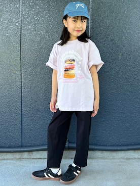 「Right-on（ライトオン）のVIVIAN BLUE(ヴィヴィアンブルー)スイーツプリントＴシャツ（Tシャツ/カットソー、ピンク系）」を使った、阿部みかさんの春コーディネート