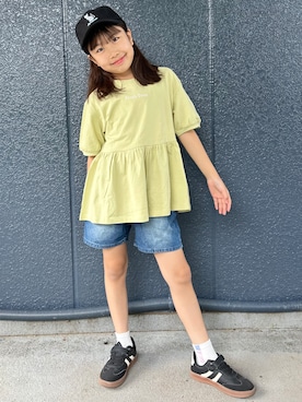 「VIVIAN BLUE（ビビアンブルー）のVIVIAN BLUE(ヴィヴィアンブルー)ワンポイント刺繍ペプラムＴシャツ（Tシャツ/カットソー、イエロー系）」を使った、阿部みかさんの夏コーディネート