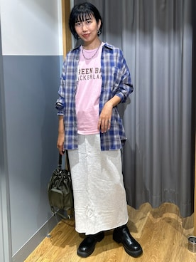 「HONEYSUCKLE ROSE（ハニーサックルローズ）のプリントTシャツ（Tシャツ/カットソー、ピンク系）」を使った、阿部みかさんの秋コーディネート