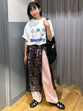 「Right-on（ライトオン）のHONEYSUCKLE ROSE(ハニーサックルローズ)おばけプリントビッグＴ（Tシャツ/カットソー、ホワイト系）」を使った、阿部みかさんの夏コーディネート