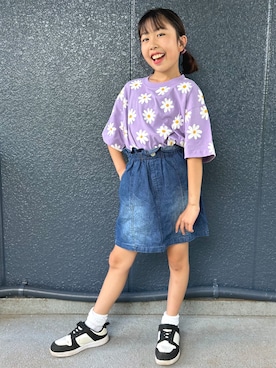 「VIVIAN BLUE（ビビアンブルー）のVIVIAN BLUE(ヴィヴィアンブルー)フラワー総柄Ｔシャツ（Tシャツ/カットソー、パープル系）」を使った、阿部みかさんの夏コーディネート