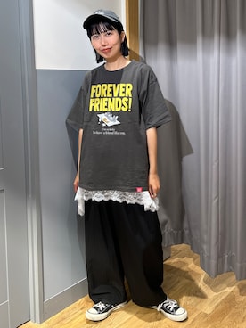 「Right-on（ライトオン）の【トムとジェリー】プリントTシャツ（Tシャツ/カットソー、グレー系）」を使った、阿部みかさんの夏コーディネート