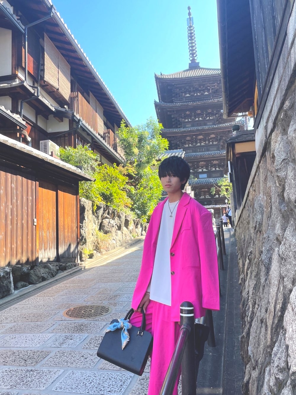 「メンズファッション、ootd、休日コーデ、シンプルコーデ、H&M、秋冬コーデ」｜「H&MのH&M - ロングジャケット - ピンク（テーラードジャケット、ピンク系）」を使った、神崎　凛兎さん（メンズ・176cm）の秋コーディネートの1枚目の写真
