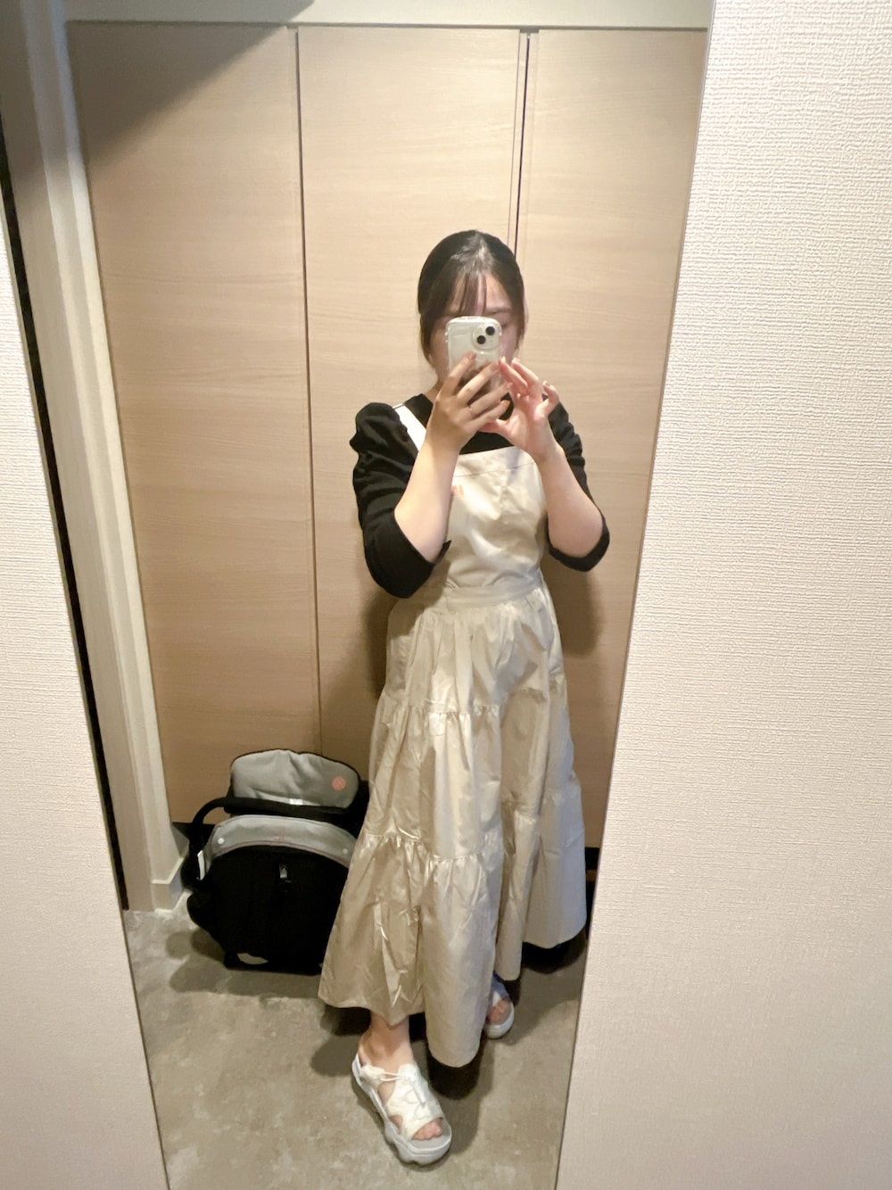 「ＧＷ、カジュアルスタイル、おでかけコーデ、ラフコーデ、ぽっちゃり、ぽっちゃりコーデ」｜「Javaの《JaVa ジャバコラボ》着映え力抜群。2wayティアードサロペットワンピース（スカート部取り外し可）（ワンピース、ホワイト系）」を使った、Yuyu-Walkerさん（レディース・156cm）の春コーディネートの1枚目の写真