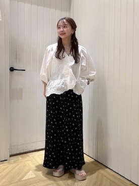 「LOWRYS FARM（ローリーズファーム）のストレッチサテンスカート　 290120（スカート、ブラック系）」を使った、rinangoさん（レディース・146cm）の春コーディネート