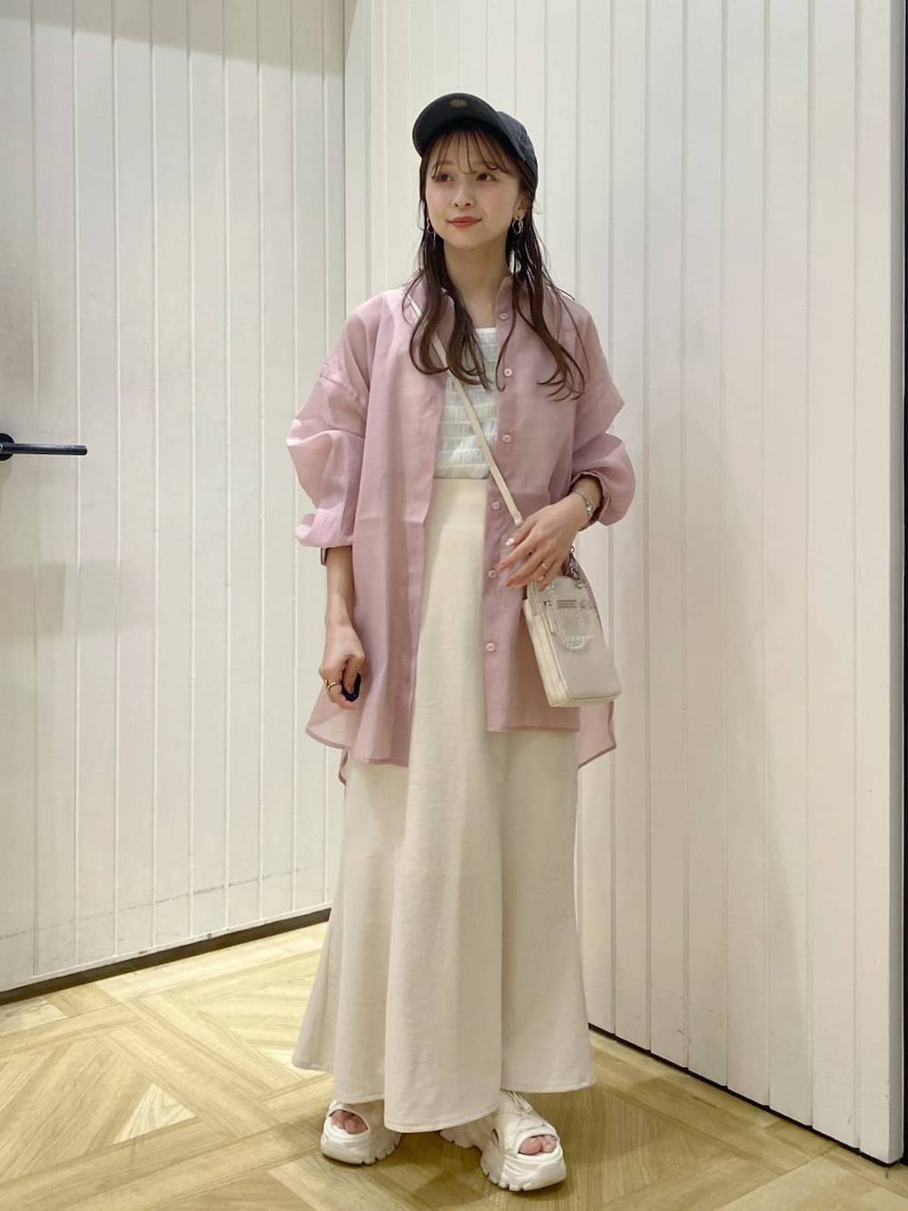 「LOWRYS FARMのウォッシュドＣＡＰＮＥＷＥＲＡ　102577（キャップ、ブラック系）」を使った、rinangoさん（レディース・146cm）の春コーディネートの1枚目の写真