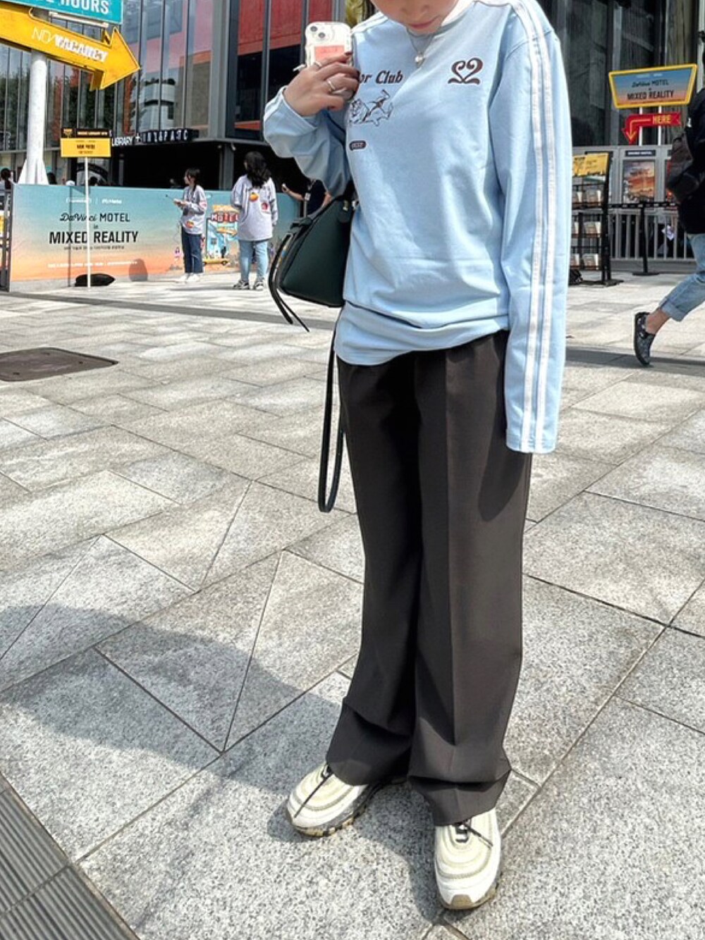 「秋服準備はじめました、秋、パンツスタイル、カジュアル、低身長コーデ、スポーツミックス、韓国ファッション、スラックス、ジャージ」｜「NIKEのアイテム（スニーカー、ホワイト系）」を使った、ﾏさん（レディース・153cm）の秋コーディネートの1枚目の写真
