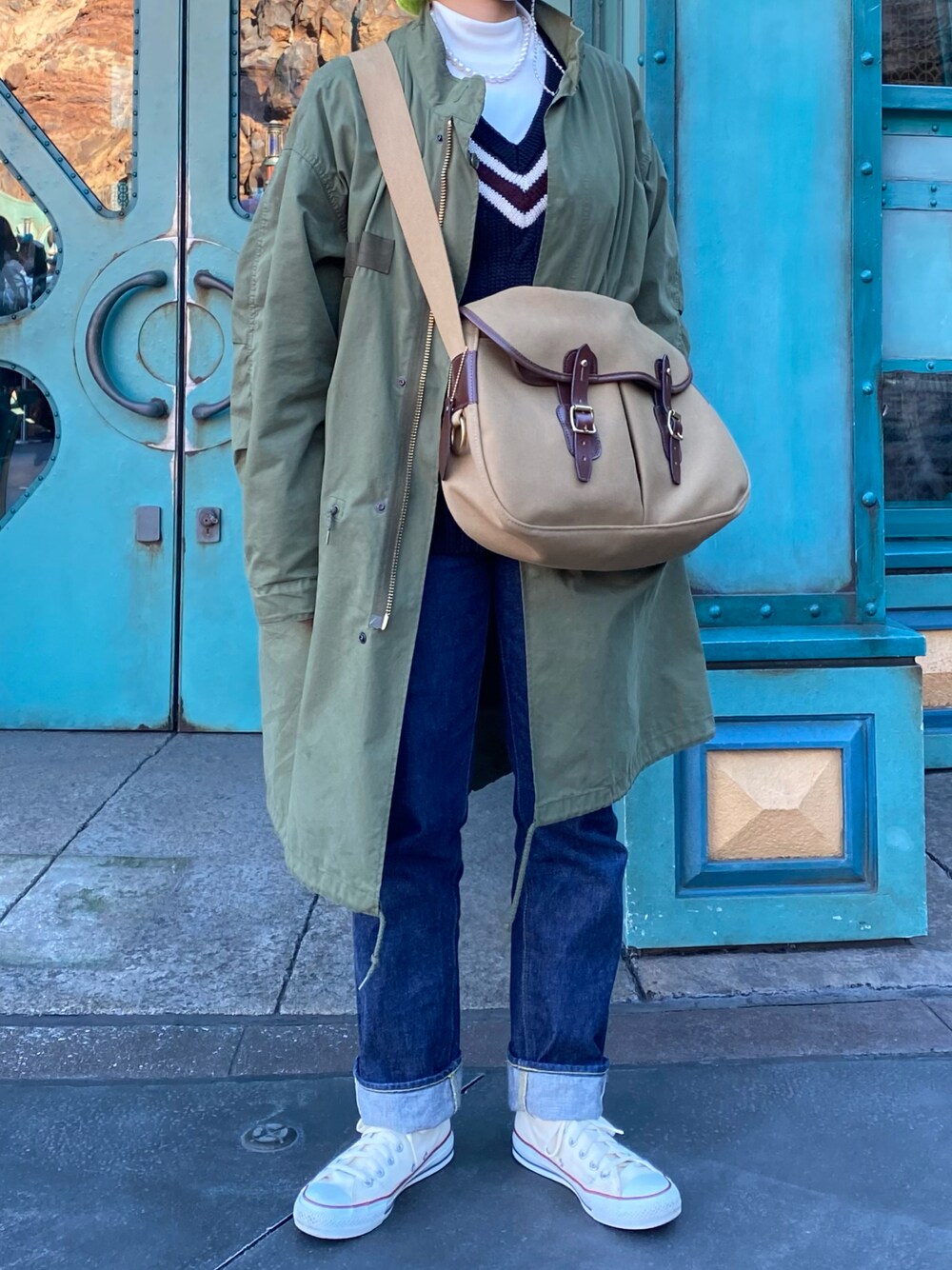 「M65、チルデンニット、ニット、ニットコーデ、セーター、デニムパンツ、ブレディ、ショルダーバッグ、カーキアウター、デニム、ootd、いいね、save、フォローお願いします🤑、パンツスタイル、ハイネックトップス、ユニクロ」｜「BRADYの＜Brady＞ ARIEL TROUT/バッグ（ショルダーバッグ、ベージュ系）」を使った、minさん（レディース・158cm）の冬コーディネートの1枚目の写真