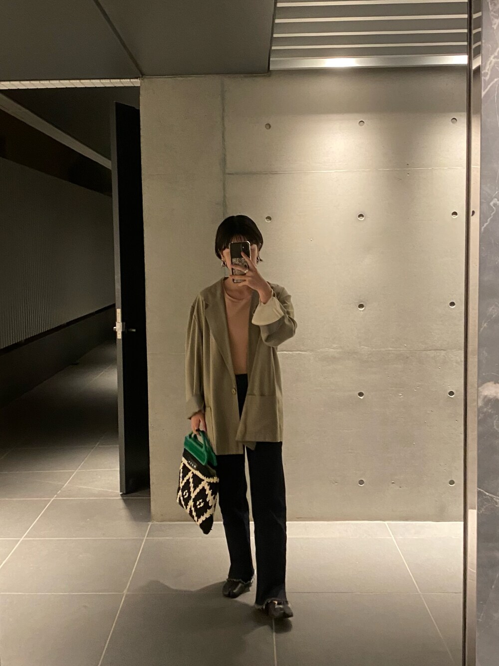「ジャケット、古着、holiday、UNIQLO、MARNI、ボディースーツ、デニム」｜「MARNI MARKETのアイテム（バッグ、ブラック系）」を使った、yukihoさん（レディース・151cm）の秋コーディネートの1枚目の写真