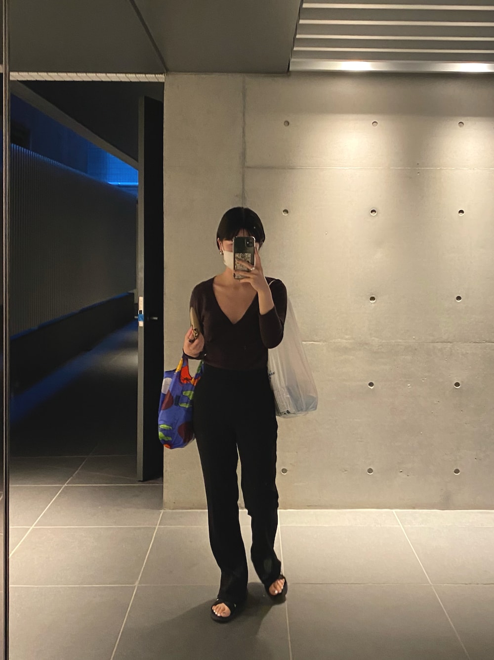 「秋、シンプル、BAGGU、JAMES PERSE、H&M、低身長、スラックス、エコバッグ」｜「BAGGUのBABY BAGGU 434.ファーマーズマーケット（エコバッグ/サブバッグ、ブルー系）」を使った、yukihoさん（レディース・151cm）の秋コーディネートの1枚目の写真