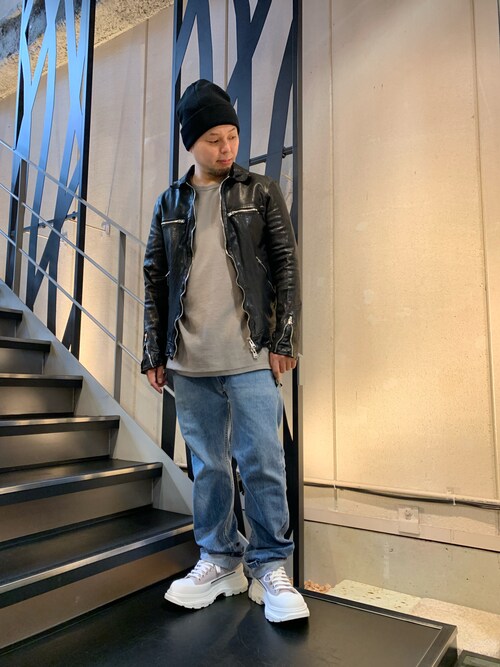 Alexander McQueen グレー　スニーカー 102087-1280x672.jpg