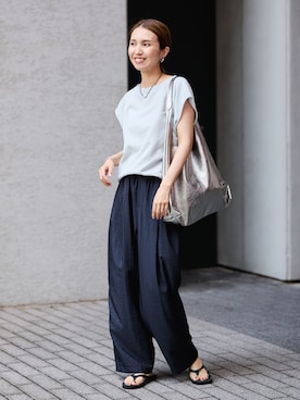 「FRAMeWORK（フレームワーク）のアイテム（スラックス）」を使った、tomoさん（レディース・165cm）の夏コーディネート