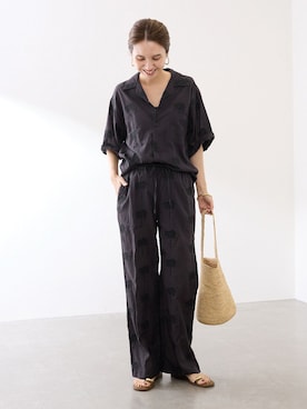 「FRAMeWORK（フレームワーク）のCOUTURE D`ADAM/クチュールドアダム parm tree embroidery パンツ（その他パンツ、ブラック系）」を使った、tomoさん（レディース・165cm）の春コーディネート