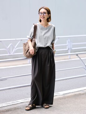 「FRAMeWORK（フレームワーク）の≪汗染み防止 / ≫NANO-SHEER ZERO 2WAYTee（Tシャツ/カットソー、グレー系）」を使った、tomoさん（レディース・165cm）の春コーディネート