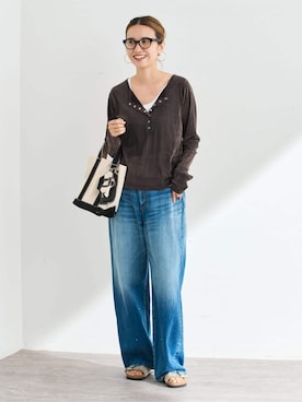「FRAMeWORK（フレームワーク）のDENIM DELIGHT DAYS セルヴィッチデニムワイドジーンズ（デニムパンツ、ブルー系）」を使った、tomoさん（レディース・165cm）の秋コーディネート