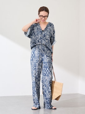 「FRAMeWORK（フレームワーク）のCOUTURE D`ADAM/クチュールドアダム bandana print パンツ（スラックス、ブルー系）」を使った、tomoさん（レディース・165cm）の夏コーディネート
