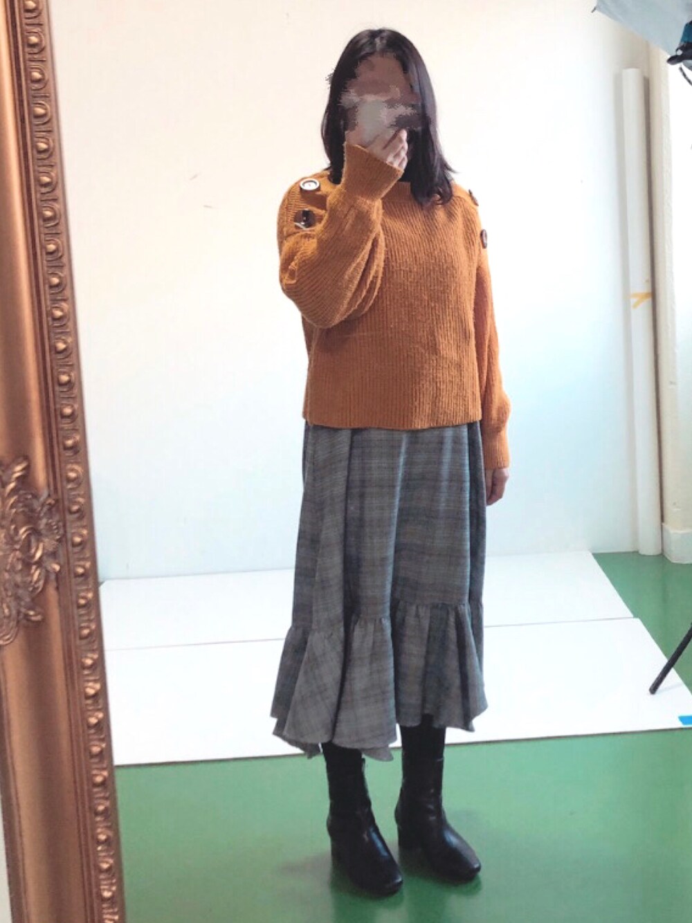 「ニットコーデ、オトナカジュアル、チェック、私の推しブランド、cohina、黄色、マスタード、チェックワンピース、低身長コーデ」｜「COHINAのアイテム（ワンピース、ブラック系）」を使った、MIIKO.さん（レディース・149cm）の冬コーディネートの1枚目の写真