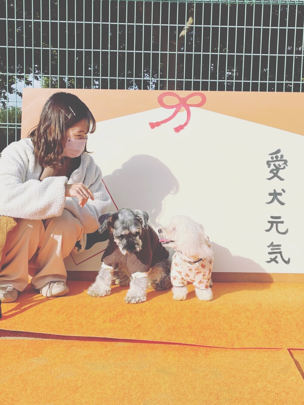 「休日スタイル、ゆるコーデ、おしゃれさんと繋がりたい、春色、ボリューム袖、スニーカーコーデ、ニット、ボアアウター、パンツスタイル」｜「titivateのﾘﾊﾞｰｼﾌﾞﾙﾁｪｽﾄｼﾞｯﾌﾟﾎﾞｱﾌﾞﾙｿﾞﾝ（ブルゾン、ホワイト系）」を使った、maru🌼ochibiさん（レディース・150cm）の冬コーディネートの1枚目の写真