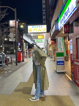 「カフェ巡り」｜「アイテム（トレンチコート）」を使った、Naoさん（レディース・168cm）の冬コーディネート
