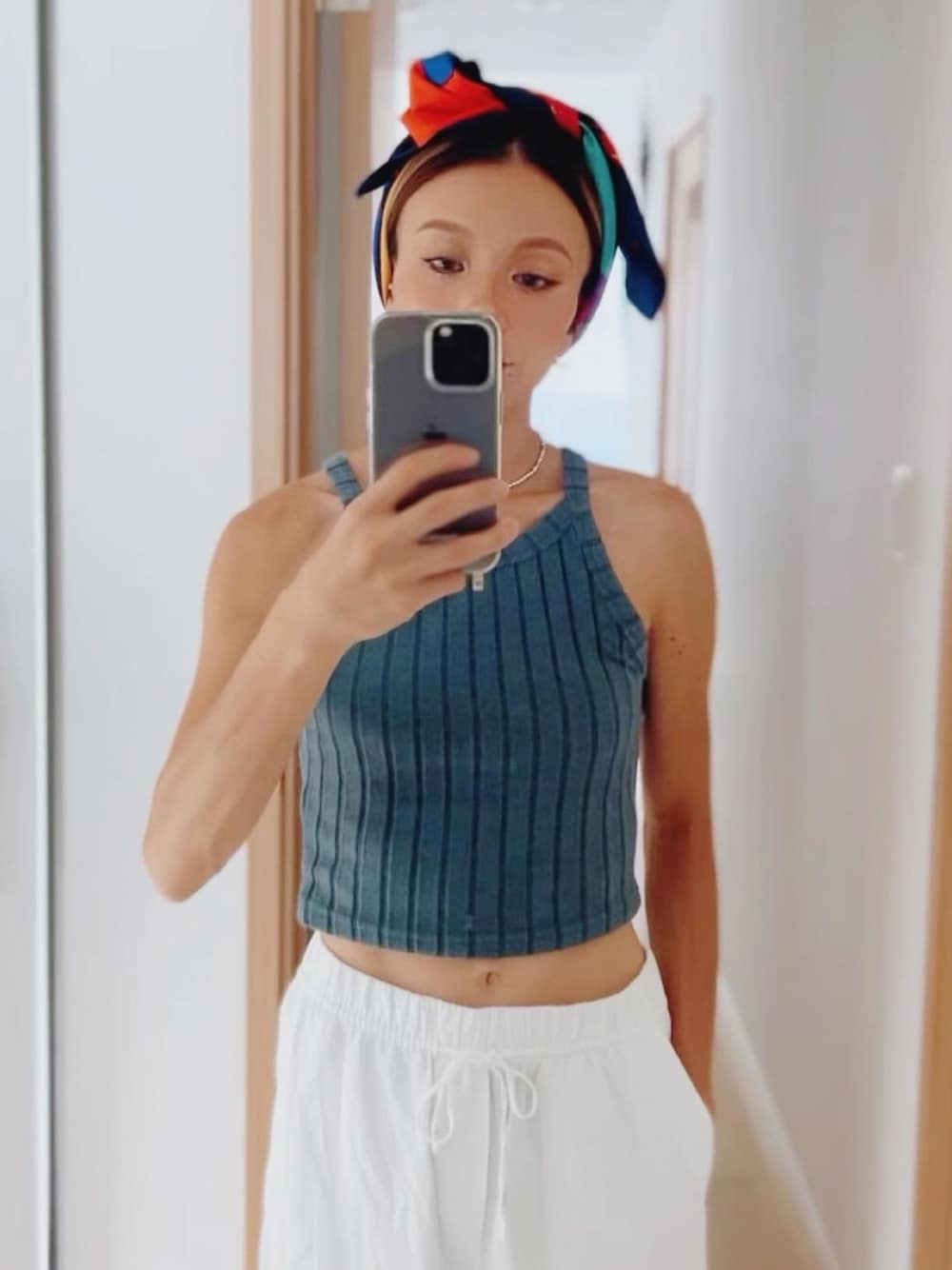 「夏コーデ、シンプルコーデ、ラフ、キャミソール、shein、リネンパンツ、H&M、ストール、古着MIX、30代コーデ、今日のコスメと服、シンプル、ラクチンコーデ、オトナ女子、ootd」｜「SHEINのアイテム（キャミソール、ブルー系）」を使った、階上実穂さん（骨格ナチュラル・レディース・158cm）の夏コーディネートの1枚目の写真