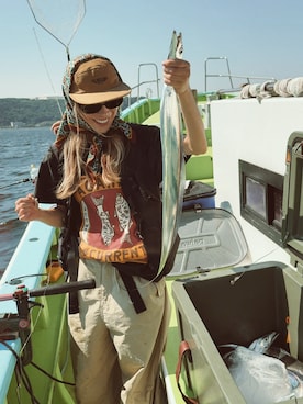 「アイテム（キャップ）」を使った、階上実穂さん（レディース・158cm）の秋コーディネート