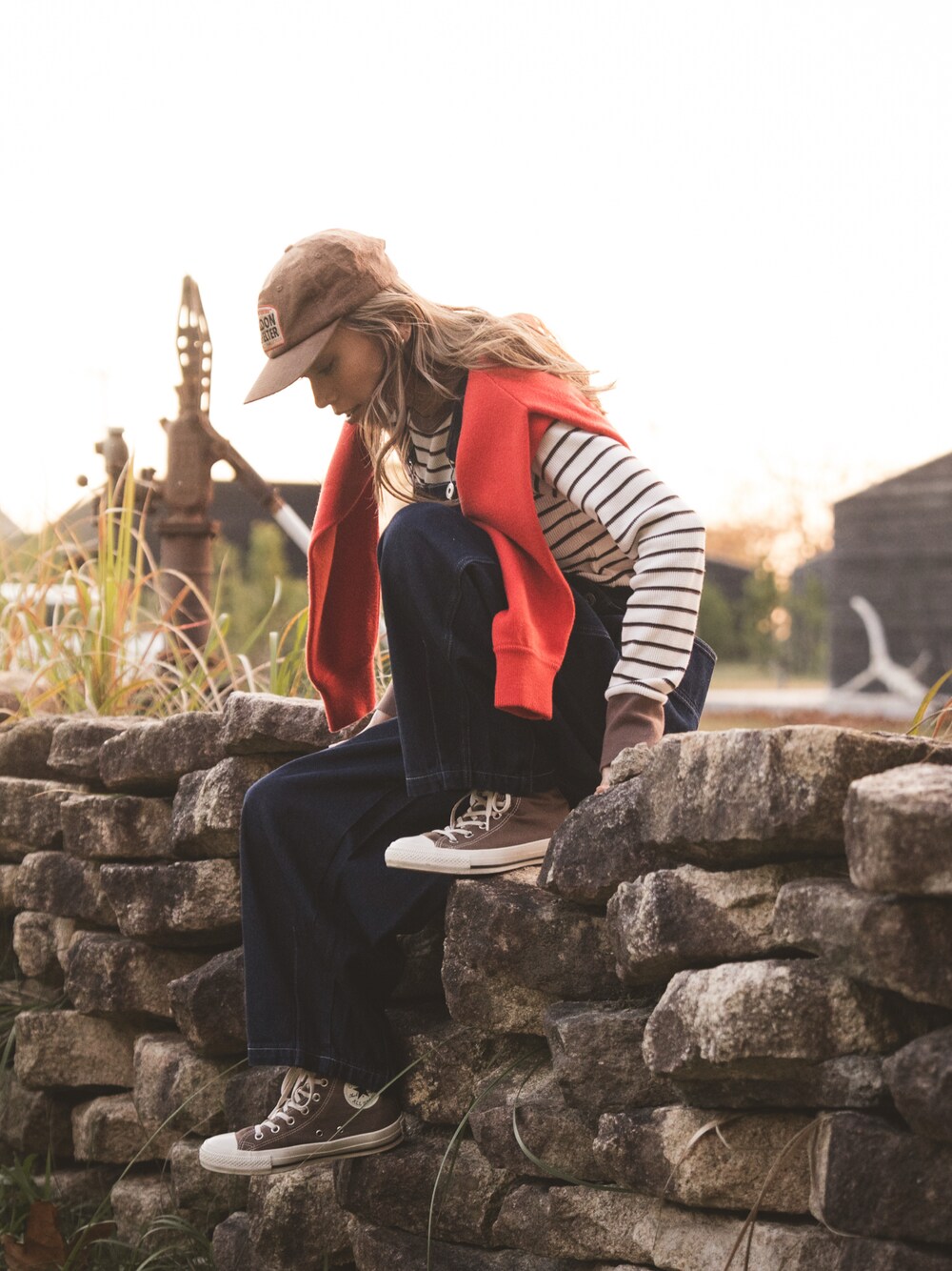 エンブロイダリー ロゴ クルーネック ニットプルオーバーを使った人気