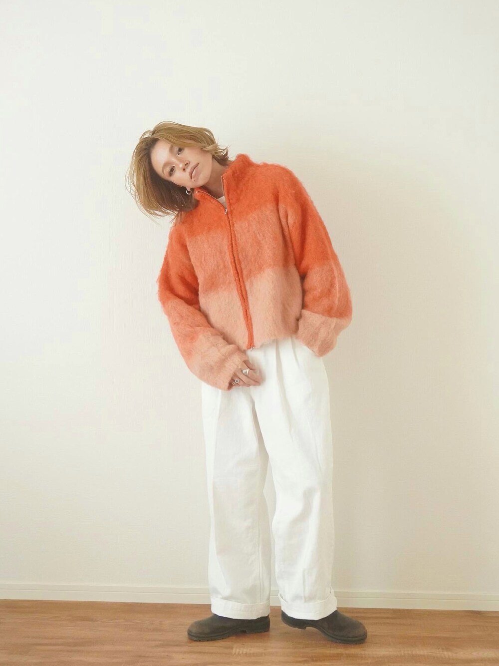 「秋コーデ、ファッションを楽しもう、秋服、オレンジ、カラーコーデ、ニットカーディガン、シャギーニット、ブルゾン、メンズライク、パンツスタイル、オトナ女子、30代コーデ、シンプル、ラクチンコーデ」｜「Sun Vivianのアイテム（カーディガン/ボレロ、オレンジ系）」を使った、階上実穂さん（骨格ナチュラル・レディース・158cm）の秋コーディネートの1枚目の写真