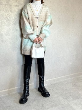 「グラデーションニット」｜「アイテム（Tシャツ/カットソー）」を使った、miho🅰ニコさん（レディース・165cm）の冬コーディネート